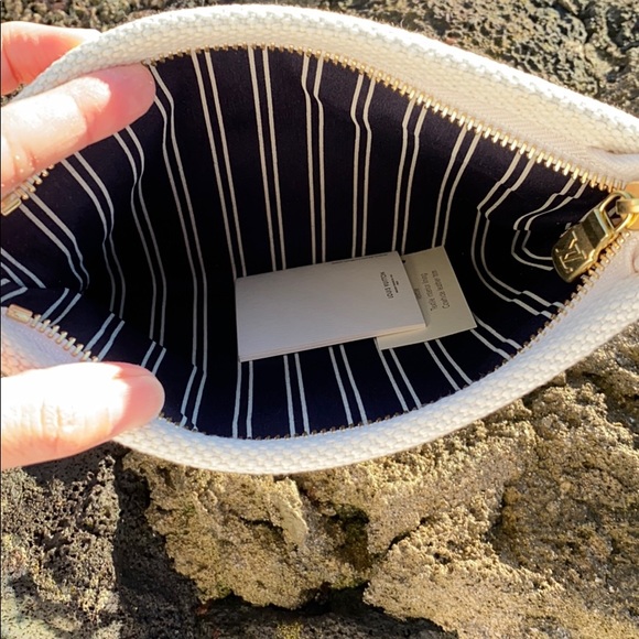 Louis Vuitton Antigua Pouch - Picture 4 of 6